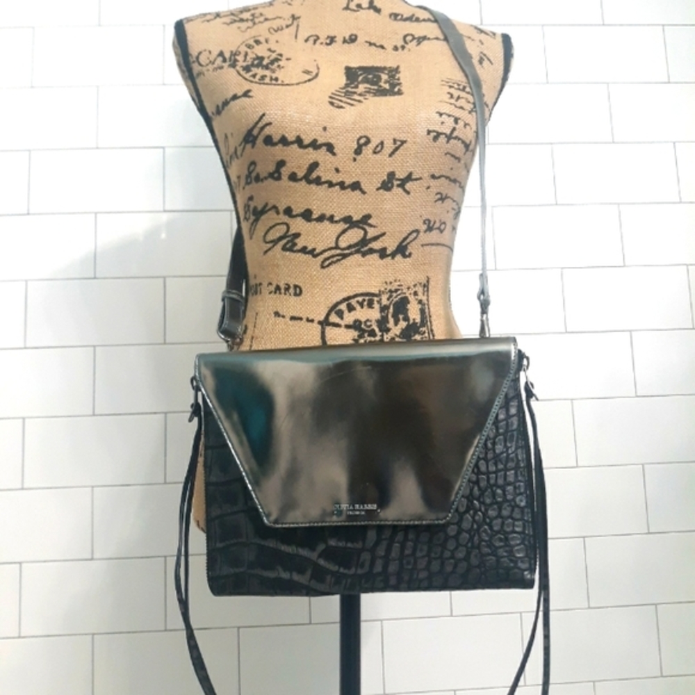 Olivia Harris Tribeca Amanda clutch ipad case Crossbody Purse silver NWOT